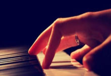 亚星娱乐官网：那不勒斯2-1双杀米兰距榜首3分 卢卡库&约维奇破门希门尼斯失点.